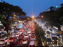 Jumat Kelabu Saat Hujan Deras Sebabkan Banjir di Bandung