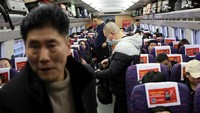 Grup Biro Kereta Api Xian di Provinsi Shaanxi, China barat laut, diperkirakan melayani 455.000 penumpang pada hari Kamis, dengan otoritas kereta api setempat berencana untuk menambah 98 kereta tambahan, termasuk 12 kereta berkecepatan tinggi semalam ke kota-kota besar Beijing, Shanghai, dan Hangzhou.