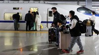 Pada pukul 20:00 hari Rabu, platform penjualan tiket kereta api negara itu 12306 telah menjual total 271 juta tiket untuk periode perjalanan Festival Musim Semi yang berlangsung dari 14 Januari hingga 22 Februari.