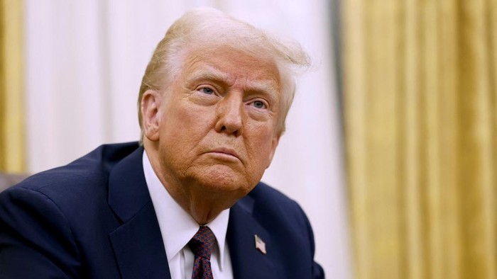  U.S. President Donald Trump speaks to reporters after signing a series of executive orders in the Oval Office of the White House on January 23, 2025 in Washington, DC. Trump signed a range of executive orders pertaining to issues including crypto currency, Artificial Intelligence, and clemency for anti-abortion activists. Anna Moneymaker/Getty Images/AFP (Photo by Anna Moneymaker / GETTY IMAGES NORTH AMERICA / Getty Images via AFP)