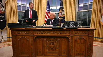 Penampakan Kantor Donald Trump di Ruang Oval, Tombol Diet Coke Dipasang Lagi!