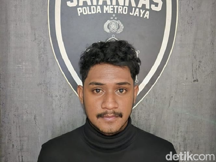 Pria berinisial VMK (21), salah satu pelaku pengeroyokan pedagang kopi starling di Tangerang, ditangkap Subdit Jatanras Ditreskrimum Polda Metro Jaya.