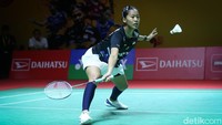 Putri memulai gim pertama dengan baik, unggul 3-0. Putri ngacir untuk melebarkan jarak 18-12. Hsu belum menyerah, mampu pangkas jadi 17-19 namun akhirnya Putri amankan gim pertama 21-18. 