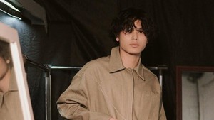 Gaya cool Raoul Salim sering juga disebut mirip dengan Nicholas Saputra muda saat memerankan Rangga di AADC?. Foto: Instagram Raoul Salim