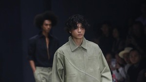 Raoul Salim saat ini menjadi model mengikuti jejak ayahnya. Foto: Instagram Raoul Salim