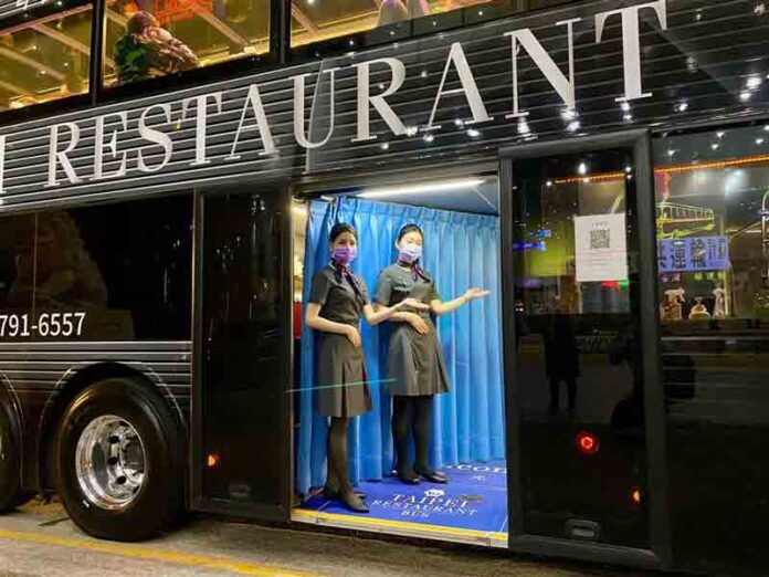 restoran bus double decker