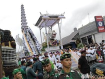 Bade Jero Gede Alitan Batur Digotong Ribuan Krama dari 10 Desa