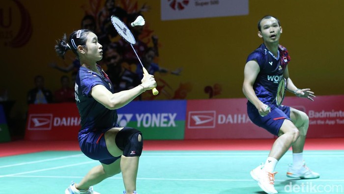 Rinov Rivaldy/Lisa Ayu Kusumawati melangkah ke semifinal Indonesia Masters 2025. Mereka melaju setelah mengalahkan Hoo Pang Ron/Cheng Su Yin dari Malaysia.