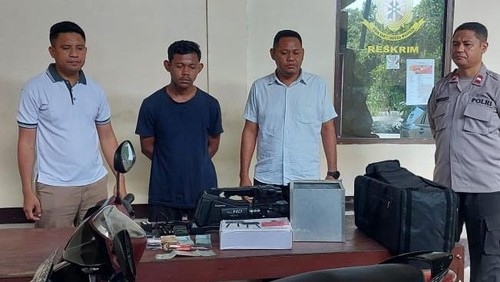 Ronaldo Leo (21), mahasiswa Undana pelaku pencurian kotak kolekte dan kamera di Gereja Katolik Santo Fransiskus, Kecamatan Maulafa, Kota Kupang, NTT. (Dok. Polsek Maulafa)