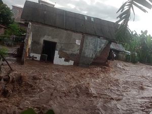 Banjir Bandang Kembali Terjang Dompu, Dua Rumah Warga Jebol
