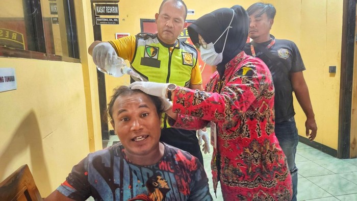 Samson saat mendapat perawatan polisi Sukabumi