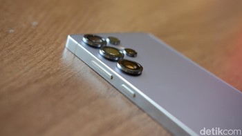 Semua penggunaan intens dan pemrosesan AI pun bisa berjalan lancar berkat pengembangan struktur pembuangan panas. Vapor chamber yang 40% lebih besar dan thermal interface material (TIM) yang dirancang khusus untuk pengaturan suhu yang lebih baik Foto: Adi Fida Rahman/detikINET