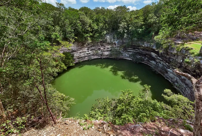 Sinkhole Sacred Cenote di Meksiko