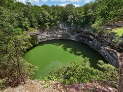 Lubang Raksasa Cenote Suci Meksiko Penuh Harta Karun dan Kerangka