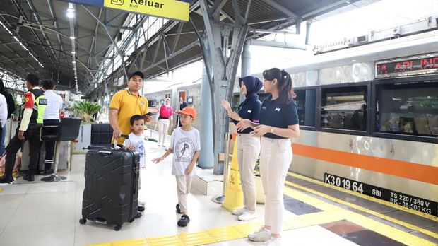 Stasiun kereta api mulai dipenuhi para penumpang yang ingin berlibur di libur panjang pekan ini. (Dok. KAI)