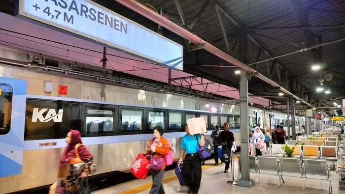 Stasiun Kereta Pasarsenen