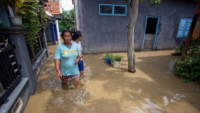 Sungai Cimanuk Lama di Kabupaten Indramayu meluap. Air merendam sejumlah desa