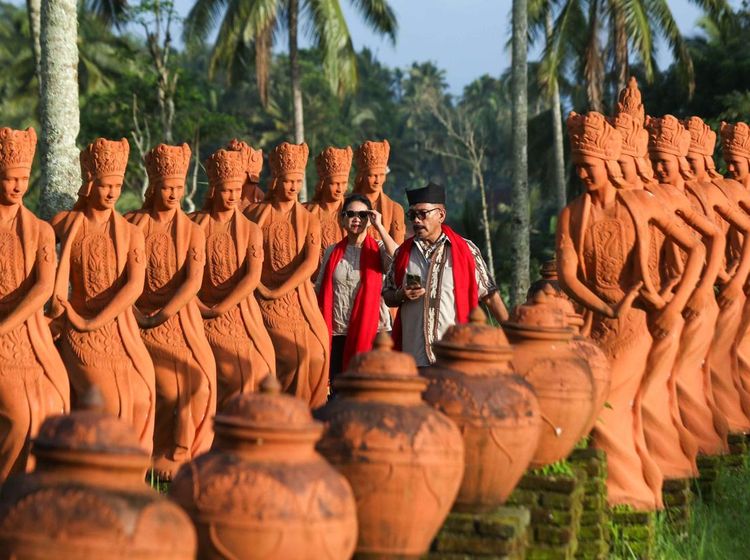 Berjalan di Taman Gandrung Terakota Banyuwangi