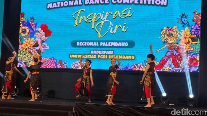 Palembang sarat akan budaya sejak zaman Kerajaan Sriwijaya. Yang kemudian mendorong anak muda Palembang, khususnya Gen Z menciptakan tari kreasi nusantara dengan mengkombinasikan songket yang merupakan warisan budaya tak benda.