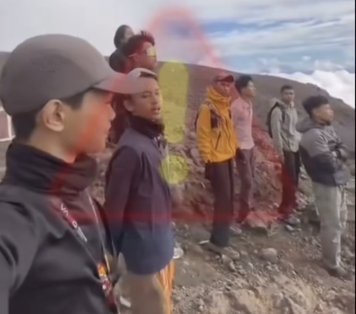 Video viral pendaki naik gunung Marapi yang berstatus Waspada. (Dok BKSDA Sumbar)