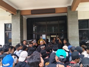 Pesilat Geruduk Polsek Weleri Kendal Desak Pelaku Pengeroyokan Ditangkap