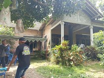 Tanda Tanya Tak Hadirnya Suami Saat Uswatun Khasanah Dimakamkan