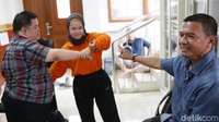 Semoga kedepannya ada banyak kafe dan program serupa untuk memberdayakan penyandang down syndrome sebagai upaya membangun jalan kemandirian dan menciptakan lapangan kerja yang inklusif.
