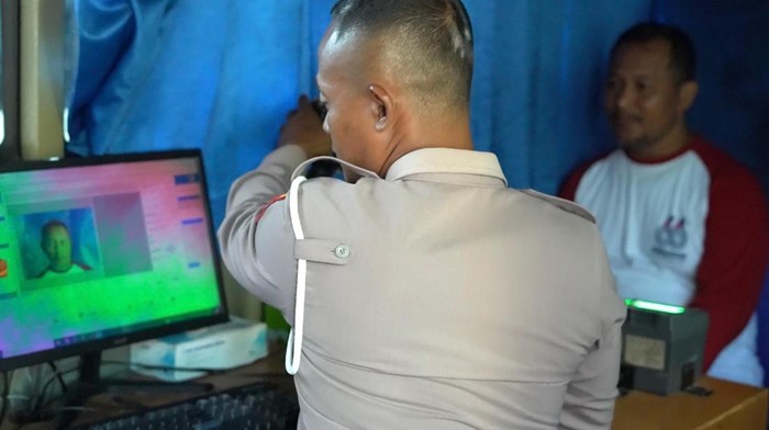 Ditlantas Polda Metro Jaya membuka pelayanan SIM bagi warga korban kebakaran Kemayoran Gempol.