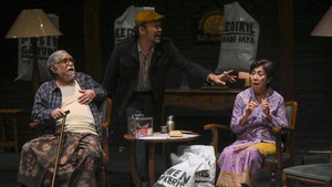 Pertunjukan teater karya Putu Wijaya yang dipentaskan pertama kali pada 1977 itu merupakan sebuah drama yang tak lekang oleh waktu.