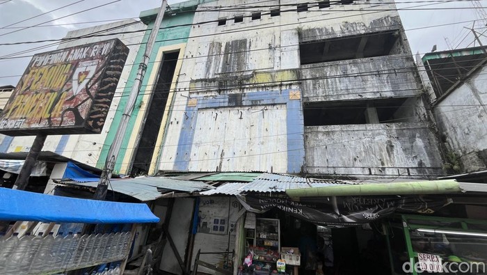 Eks gedung Macan Yauhan di Medan yang terbengkalai. (Kartika Sari/detikSumut)