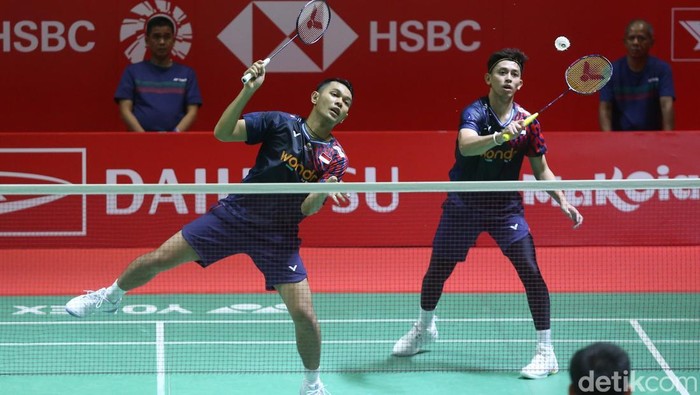 Fajar/Rian Menyusul Jojo ke Final Indonesia Masters 2025! Pebulutangkis ganda putra Indonesia Fajar / Rian berhadapan dengan Pebulutangkis ganda putra asal ThailandΒ D. Puavaranukroh /Β K. KedrenΒ dalam babak semifinal Daihatsu Indonesia Master 2025 yang berlangsung di Istora Senayan, Jakarta, Sabtu (25/1/2025).