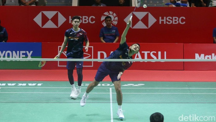 Pebulutangkis ganda putra Indonesia Fajar / Rian berhadapan dengan Pebulutangkis ganda putra asal Thailand D. Puavaranukroh / K. Kedren dalam babak semifinal Daihatsu Indonesia Master 2025 yang berlangsung di Istora Senayan, Jakarta, Sabtu (25/1/2025).