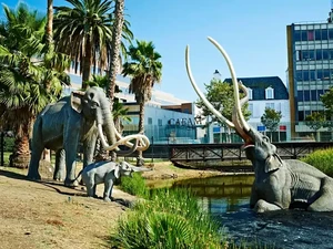 Mengenal La Brea Tar Pits, Kolam Lumpur di Tengah Kota LA yang Penuh dengan Fosil
