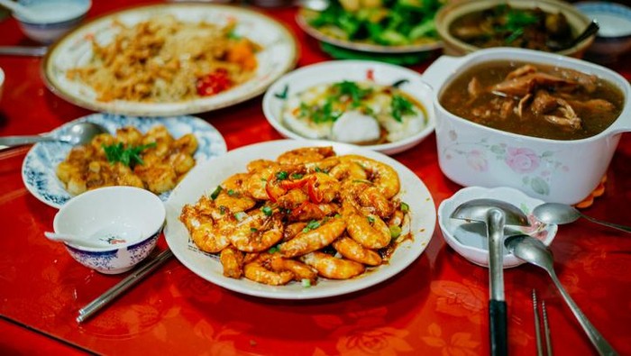 Apa Boleh Muslim Mengonsumsi Makanan Khas Imlek?