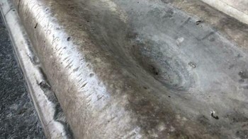 Batu di Kastil Italia Ini Telah Rusak Sepenuhnya Akibat Hujan Selama 700 Tahun yang Menetes dari Atap ke Tempat yang Sama Persis Foto: Demilked