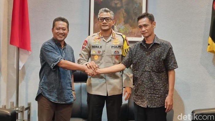 Kapolres Trenggalek AKBP Indra Ranudikarta bersama Ketua Pagar Nusa dan IKSPI Kera Sakti Trenggalek