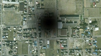 Seperti yang kita ketahui, teori relativitas umum menyatakan bahwa lubang hitam adalah wilayah ruang angkasa yang tidak dapat ditembus oleh apa pun – termasuk cahaya. Para astronom telah mengidentifikasi banyak tempat di mana lubang hitam mungkin ada, tetapi tampaknya mereka melewatkan satu tempat – sekitar 60 km di utara Tokyo. Foto: Boredpanda