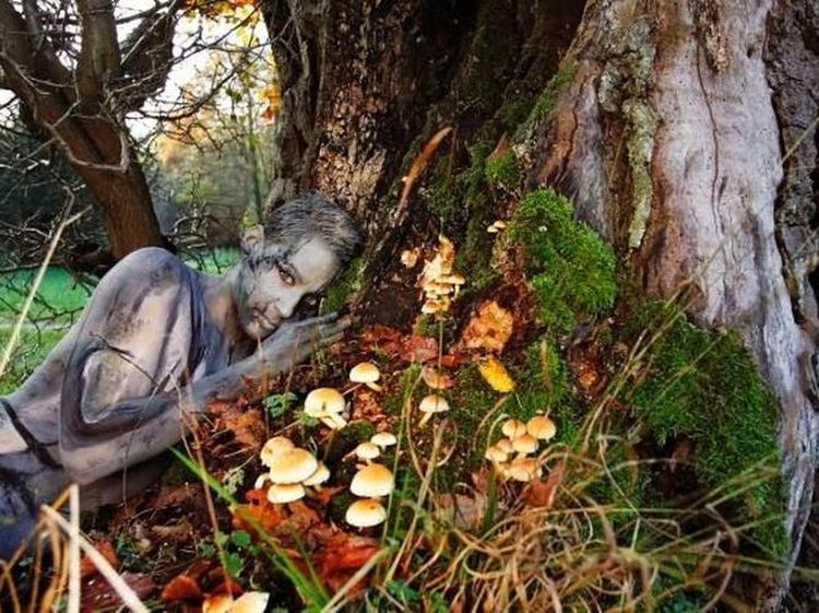 Kumpulan Foto Model Tanpa Busana yang Tak Kasatmata