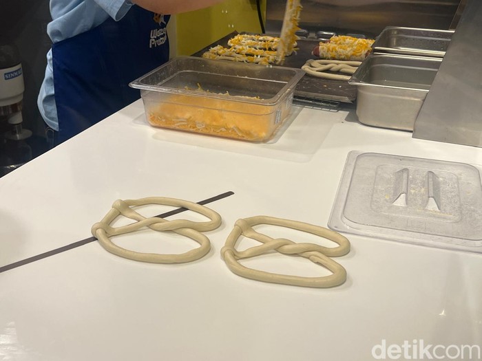 Lezatnya Pretzel ala California dengan Topping Jalapeno hingga Kayu Manis