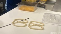 Salah satu gerainya ada di Street Gallery Pondok Indah Mall. Pretzelnya cukup unik karena dibuat manual dengan tangan, bukan dengan mesin. Foto: Detikcom / Atiqa Rana