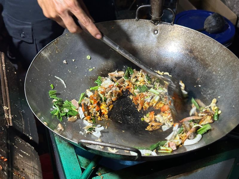 Mantan Karyawan Gerai Es Teler Sukses Jual Nasi Goreng Gerobakan