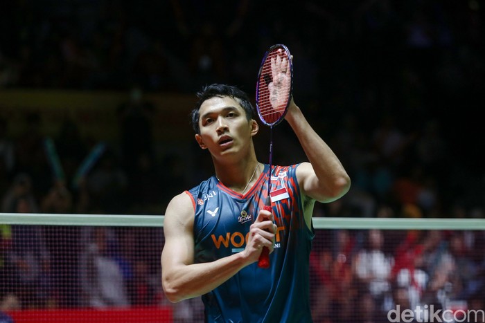 Pebulutangkis tunggal putra ndonesia Jonatan Christie berhadapan dengan pebulutangkis tungga putra Taiwan Wang T W dalam babak semifinal Daihatsu Indonesia Master 2025 yang berlangsung di Istora Senayan, Jakarta, sabtu (22/1/2025).