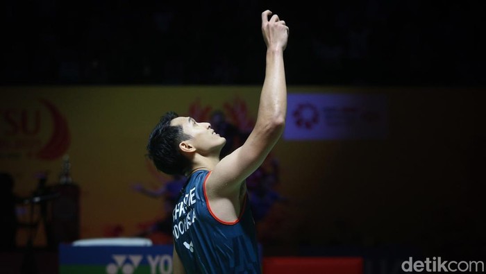 Mantap! Jojo Melaju ke Final Indonesia Masters 2025 Pebulutangkis tunggal putra ndonesiaΒ Jonatan Christie berhadapan dengan pebulutangkis tunggaΒ putra TaiwanΒ Wang T W dalam babak semifinal Daihatsu Indonesia Master 2025 yang berlangsung di Istora Senayan, Jakarta, sabtu (22/1/2025).