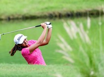 Melihat Aksi Atlet Golf di Indonesia Womens Open