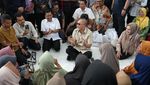 Menko Zulhas Tinjau Gudang Beras-Salurkan Bantuan di Pekalongan