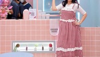 Terakhir ada momennya saat menghadiri pembukaan gerai Ganbatea, bisnis kulinernya yang menawarkan minuman teh kekinian. Foto: Instagram/nindyayunda