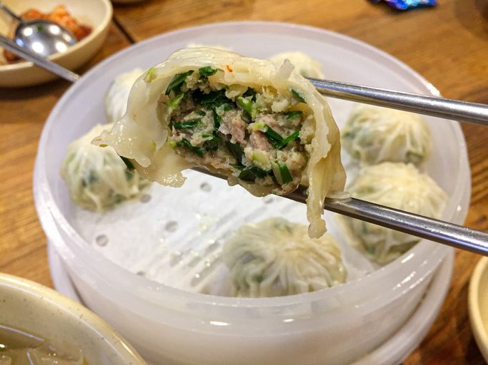 pangsit di restoran lebih enak