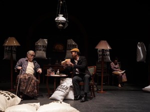 Teater Populer Kritik Demokrasi hingga Pagar Laut di Lakon Dag Dig Dug