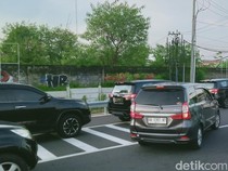 Libur Panjang, Antrean Kendaraan Mengular di Exit Tol Klaten