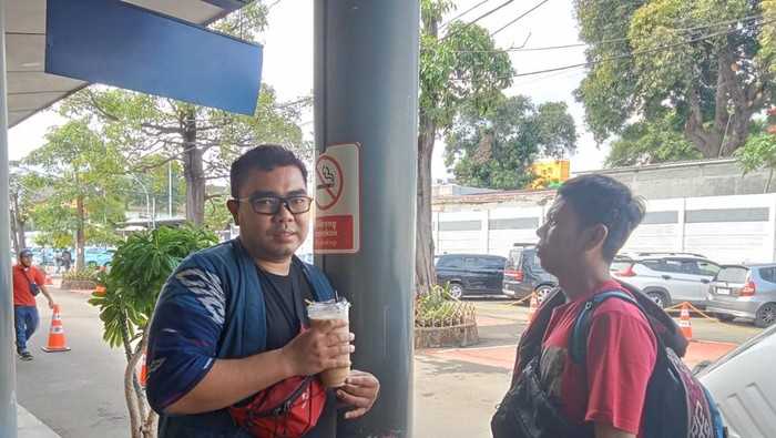 Penumpang kereta bernama Rachmansyah dan Hamzah